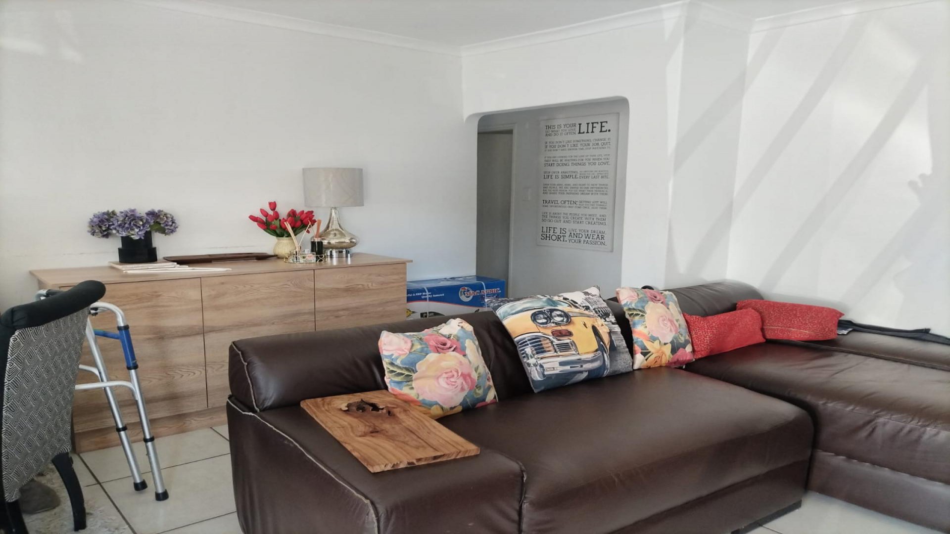 Lounges of property in Kwandengezi