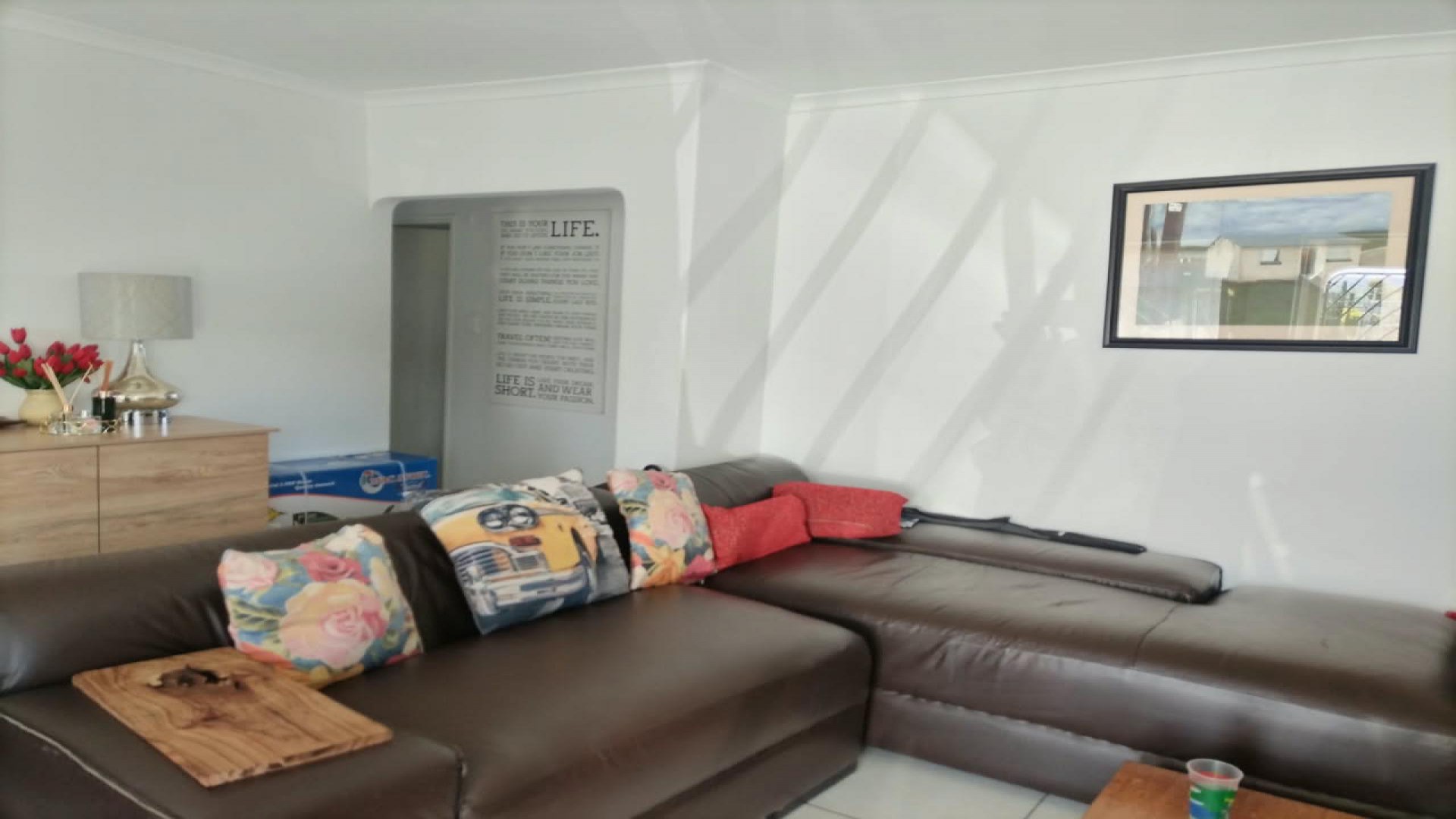 Lounges of property in Kwandengezi
