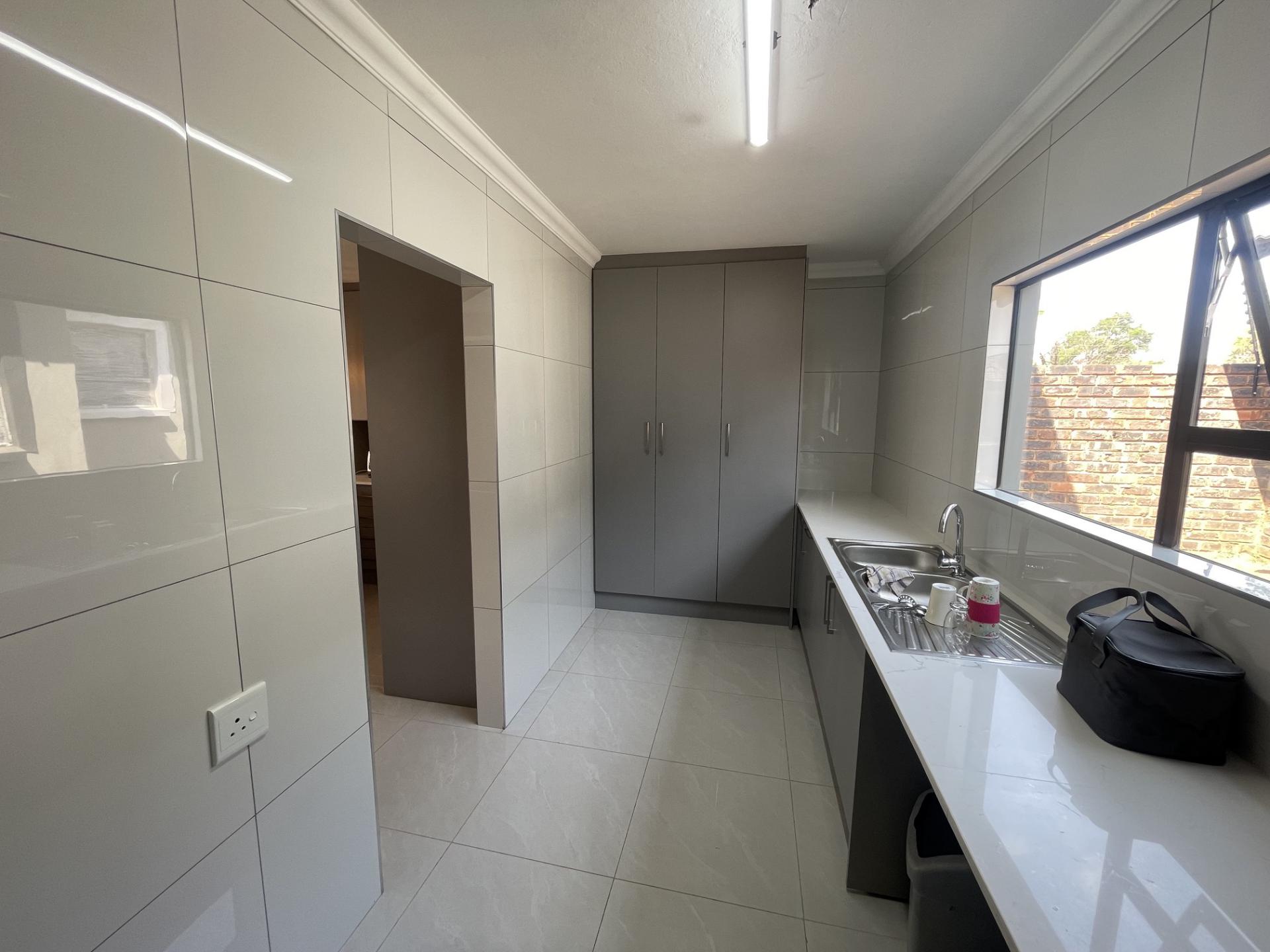  of property in Heatherview