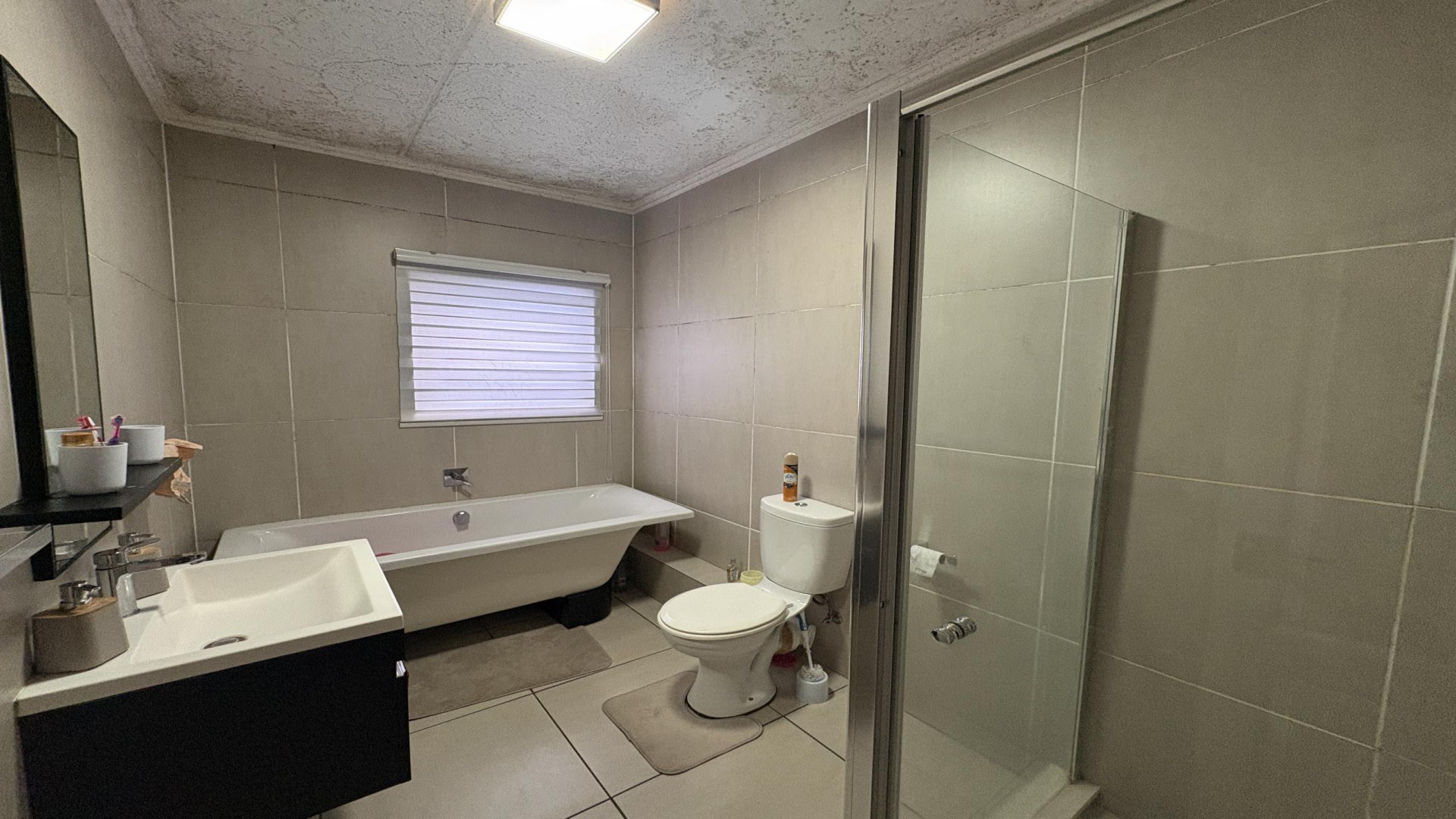 Bathroom 1 of property in Greenstone Hill