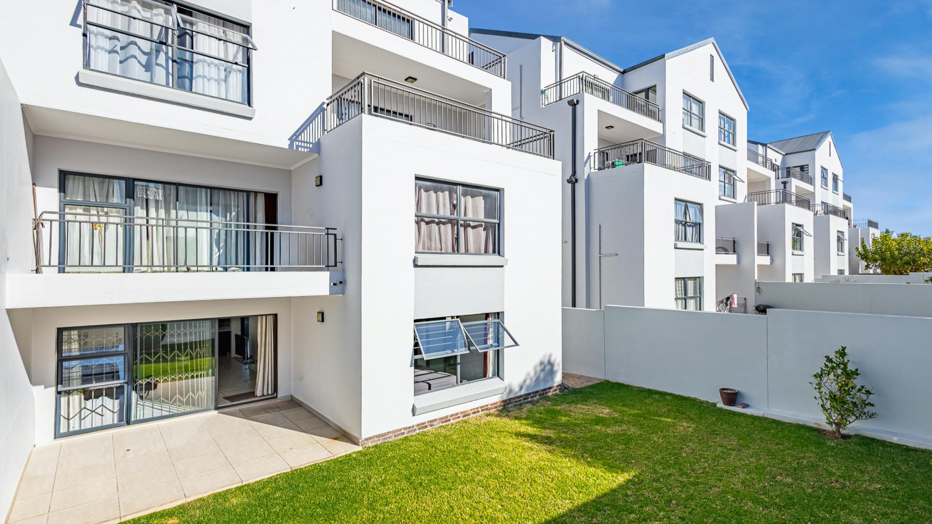 Front View of property in Greenstone Hill