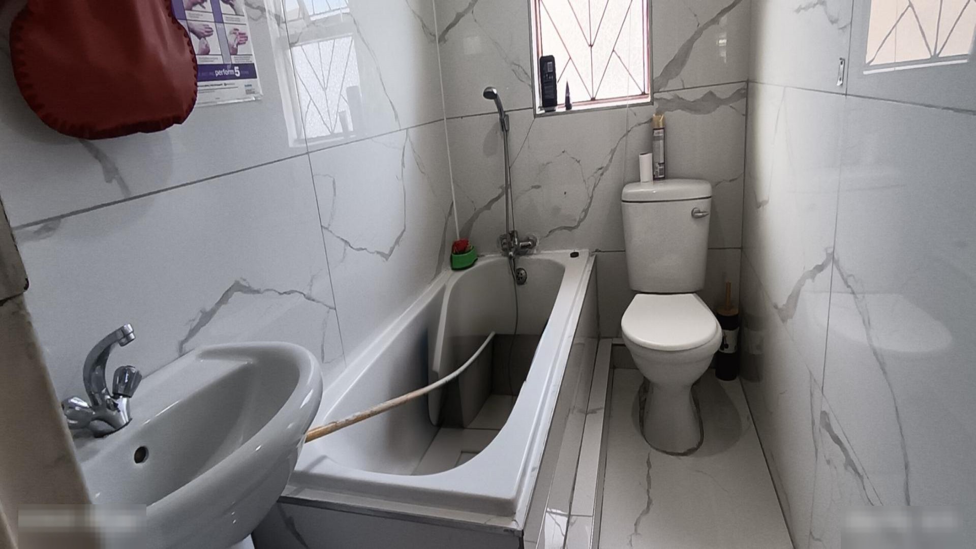 Bathroom 1 of property in Brookdale