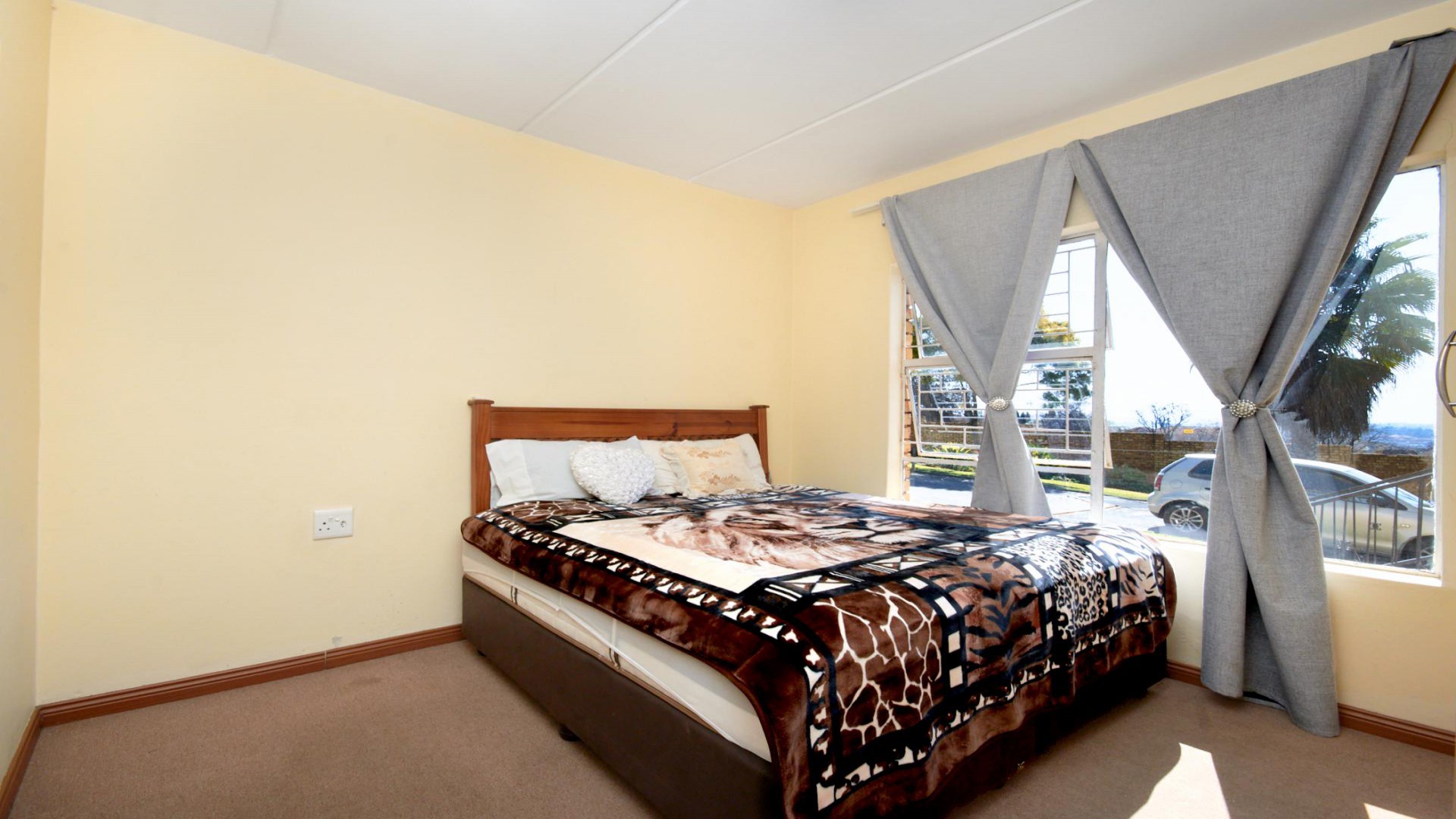 Bed Room 2 of property in Little Falls