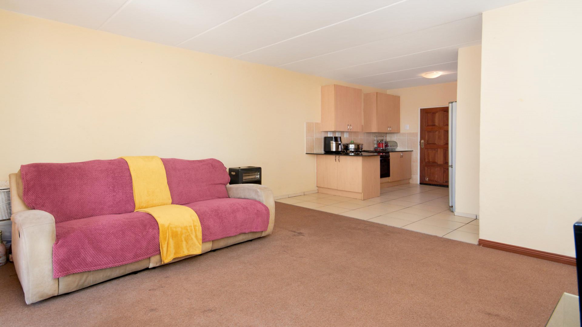 Lounges of property in Little Falls
