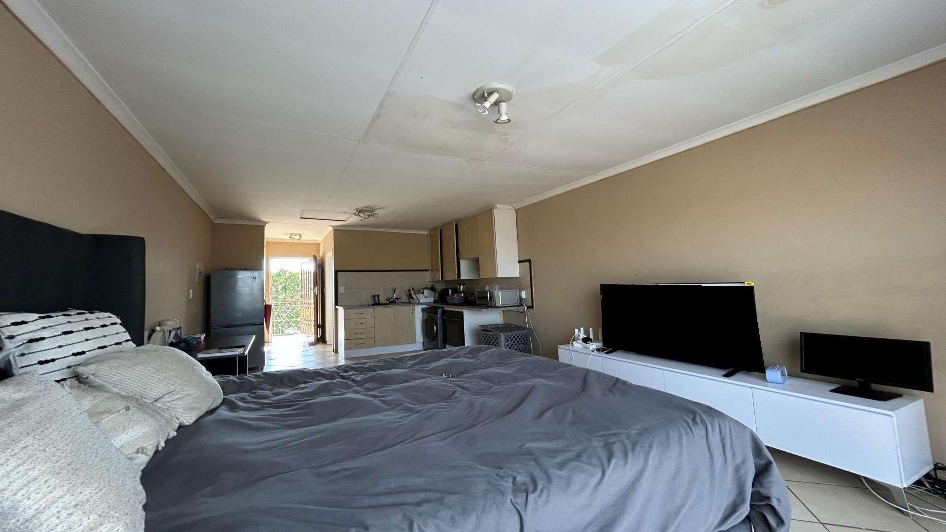 Bed Room 1 of property in Karenpark