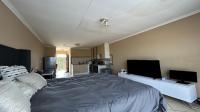 Bed Room 1 of property in Karenpark