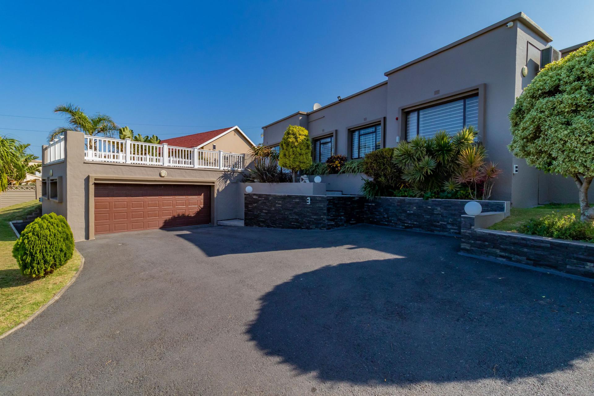 Front View of property in Manaba Beach