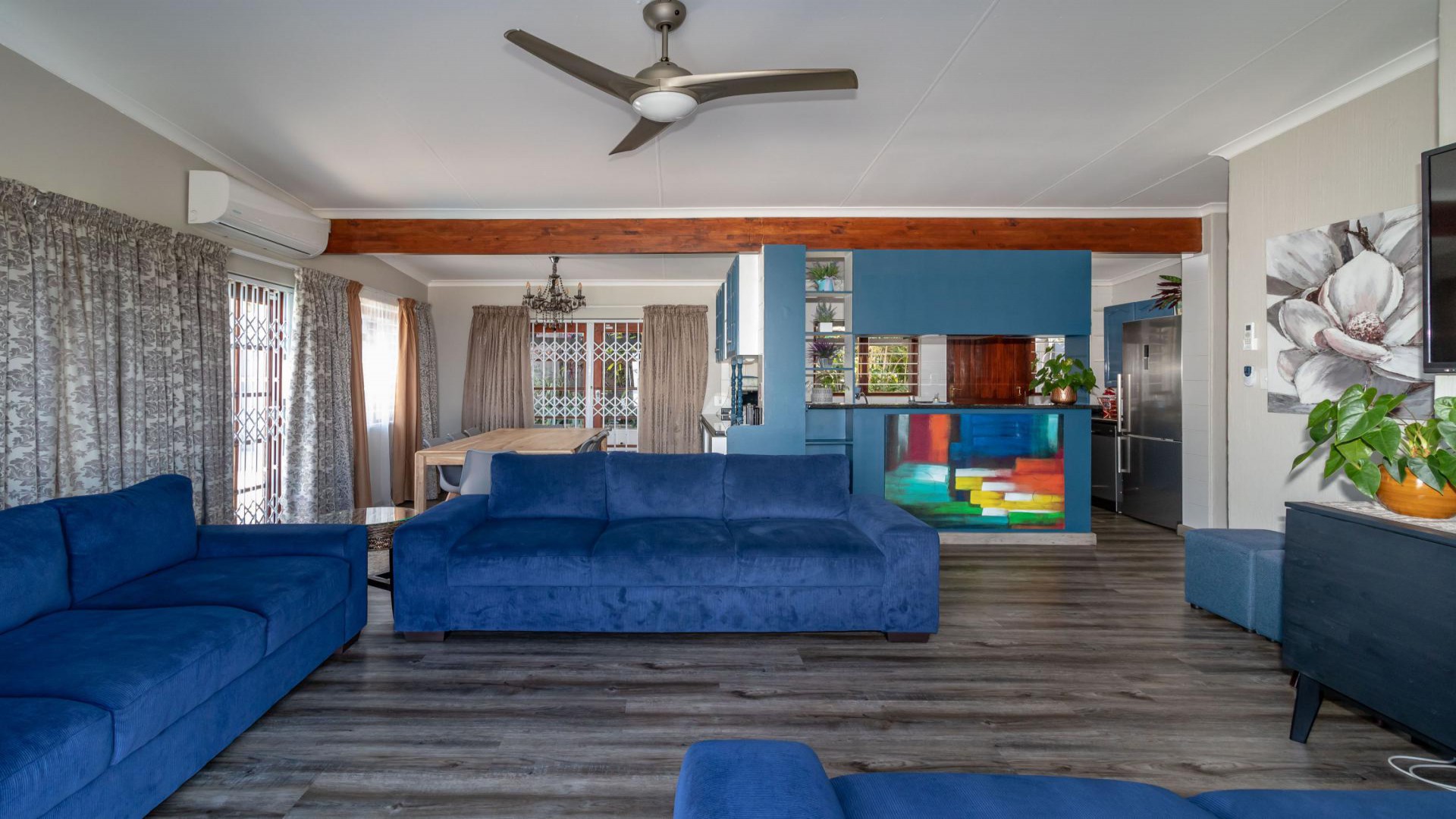 Lounges of property in Manaba Beach
