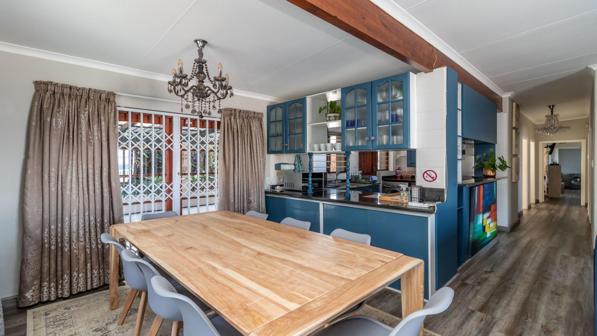 Dining Room of property in Manaba Beach