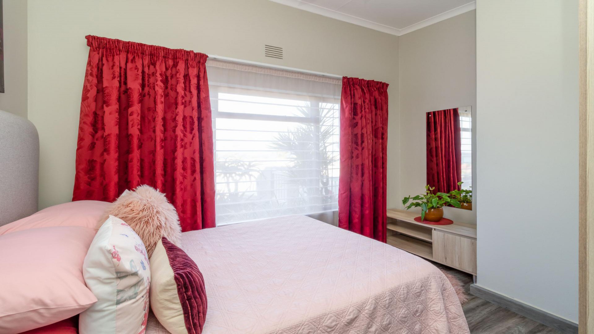 Bed Room 1 of property in Manaba Beach
