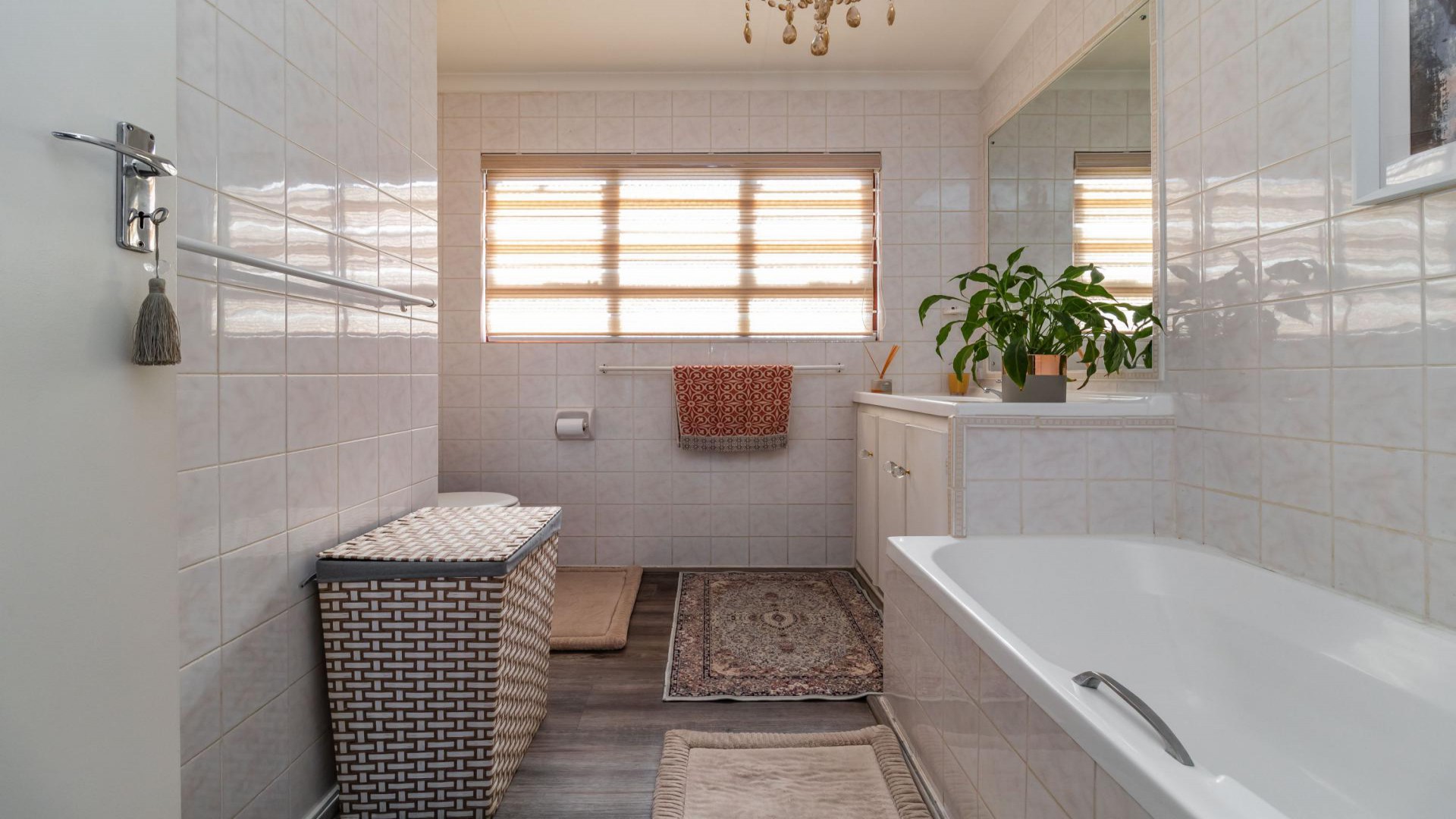 Bathroom 2 of property in Manaba Beach