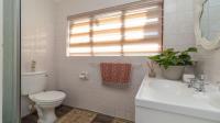 Bathroom 1 of property in Manaba Beach