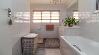 Bathroom 2 of property in Manaba Beach