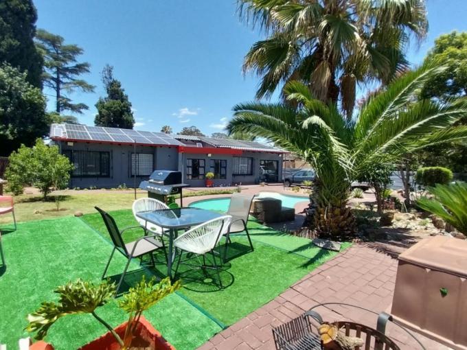 4 Bedroom House for Sale For Sale in Brackendowns - MR724768