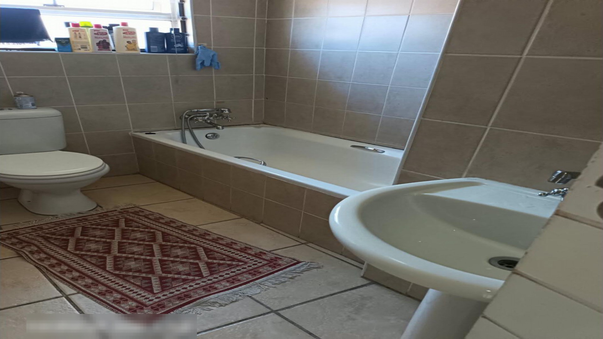 Bathroom 1 of property in Pioneer Park (Newcastle)