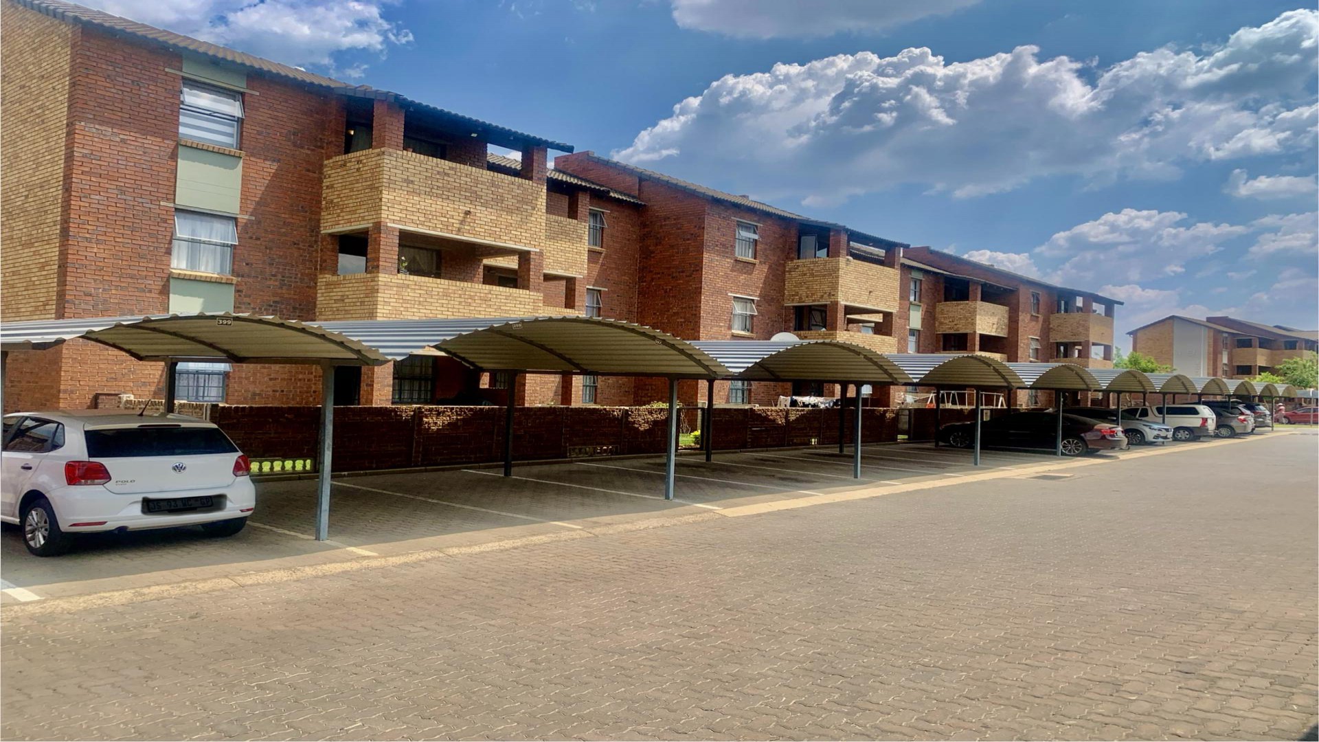 Front View of property in Alveda