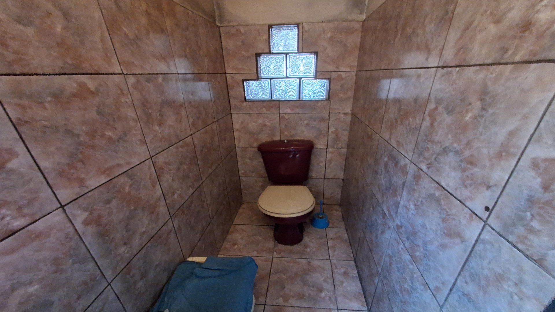 Bathroom 1 of property in Verulam 