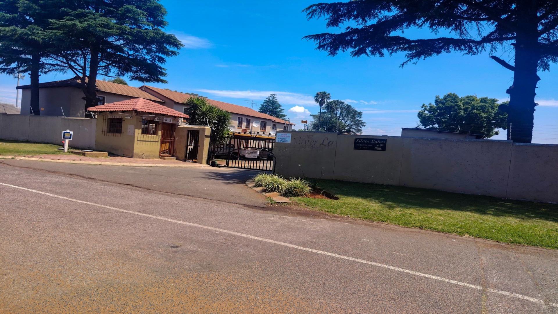 Front View of property in Roodepoort