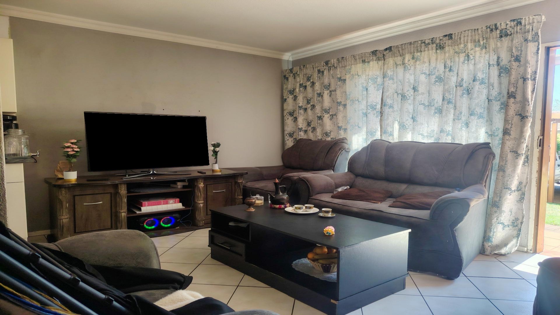 Lounges of property in Roodepoort