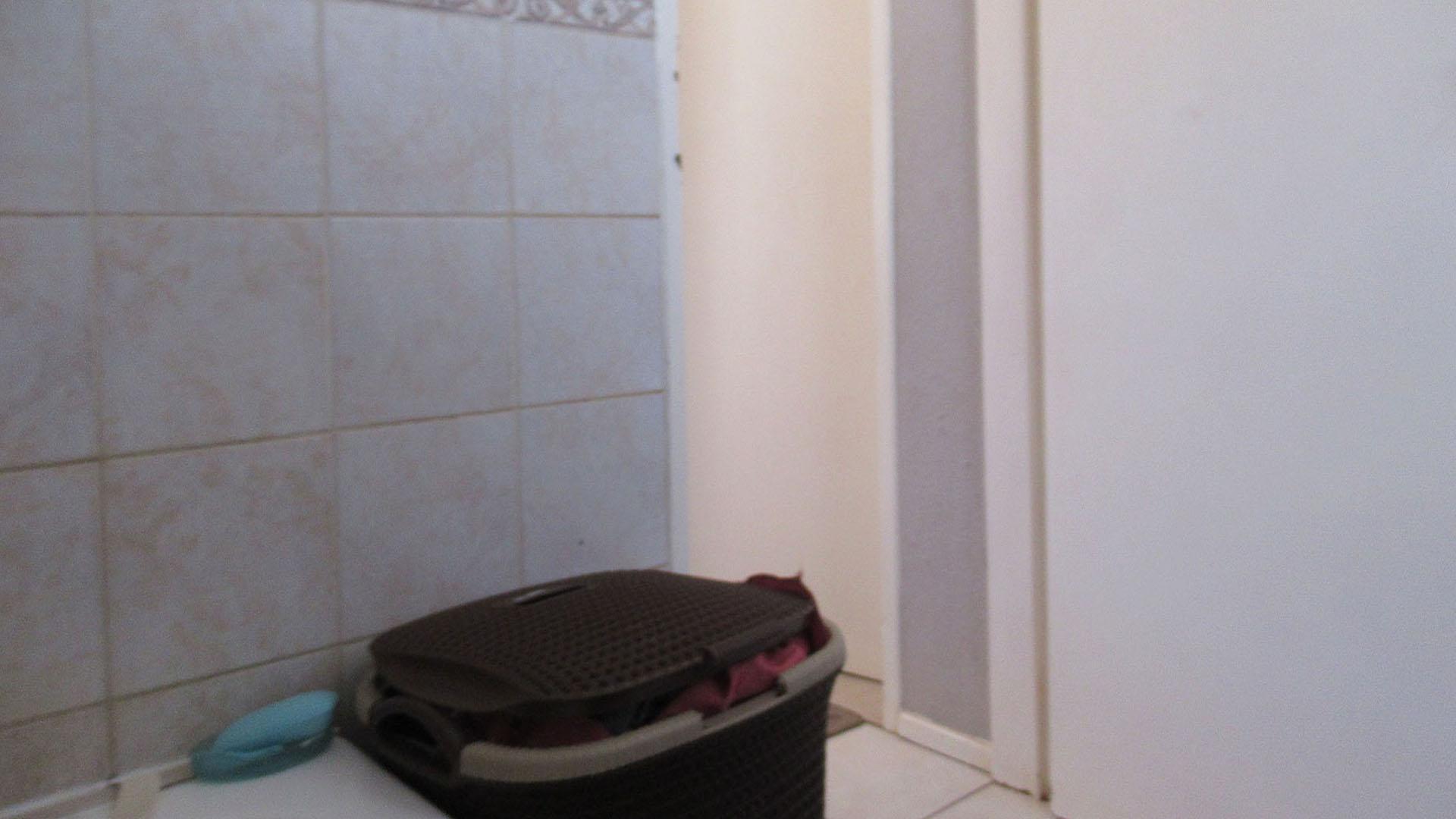 Bathroom 1 - 4 square meters of property in Roodepoort