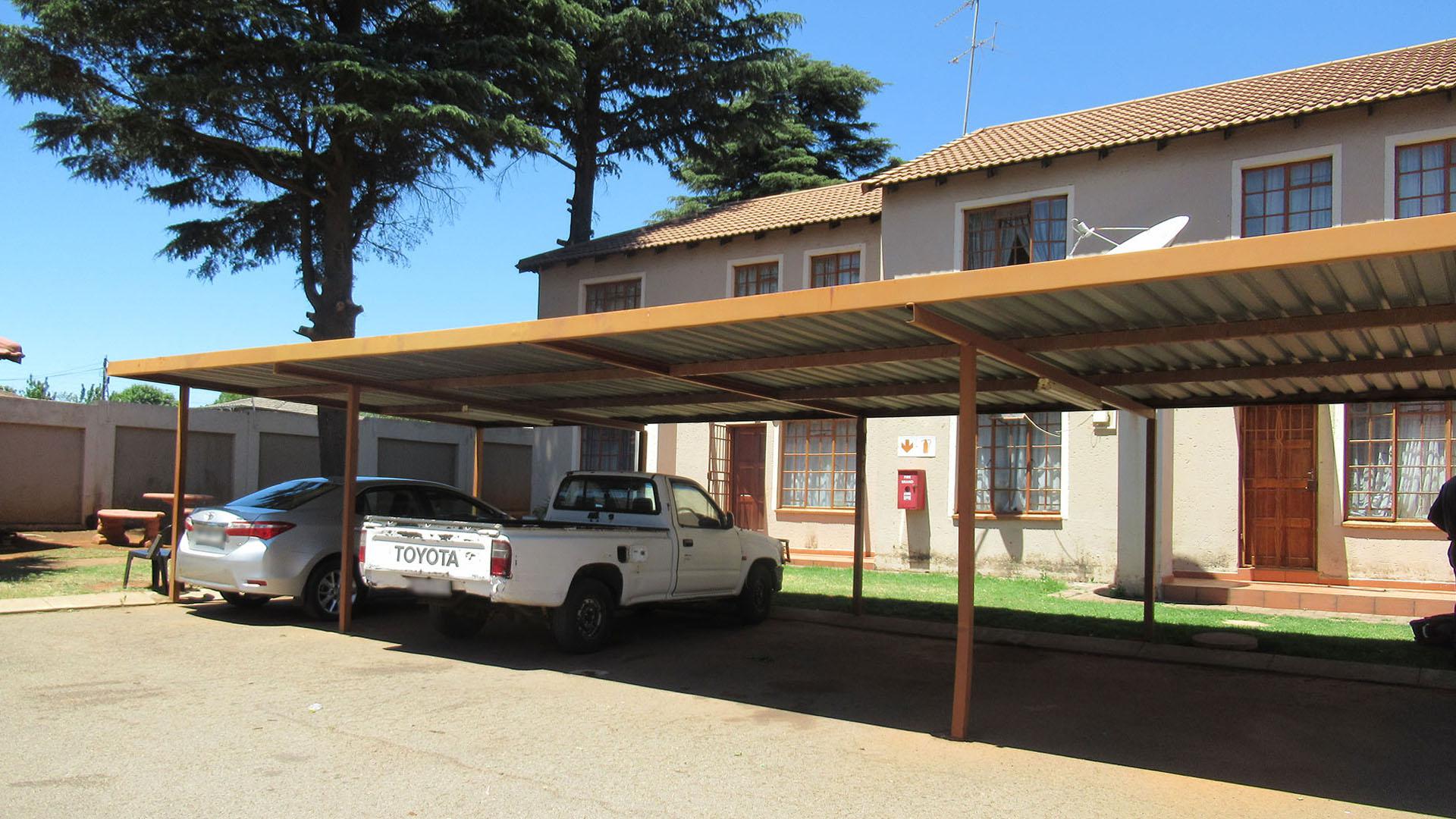 Front View of property in Roodepoort