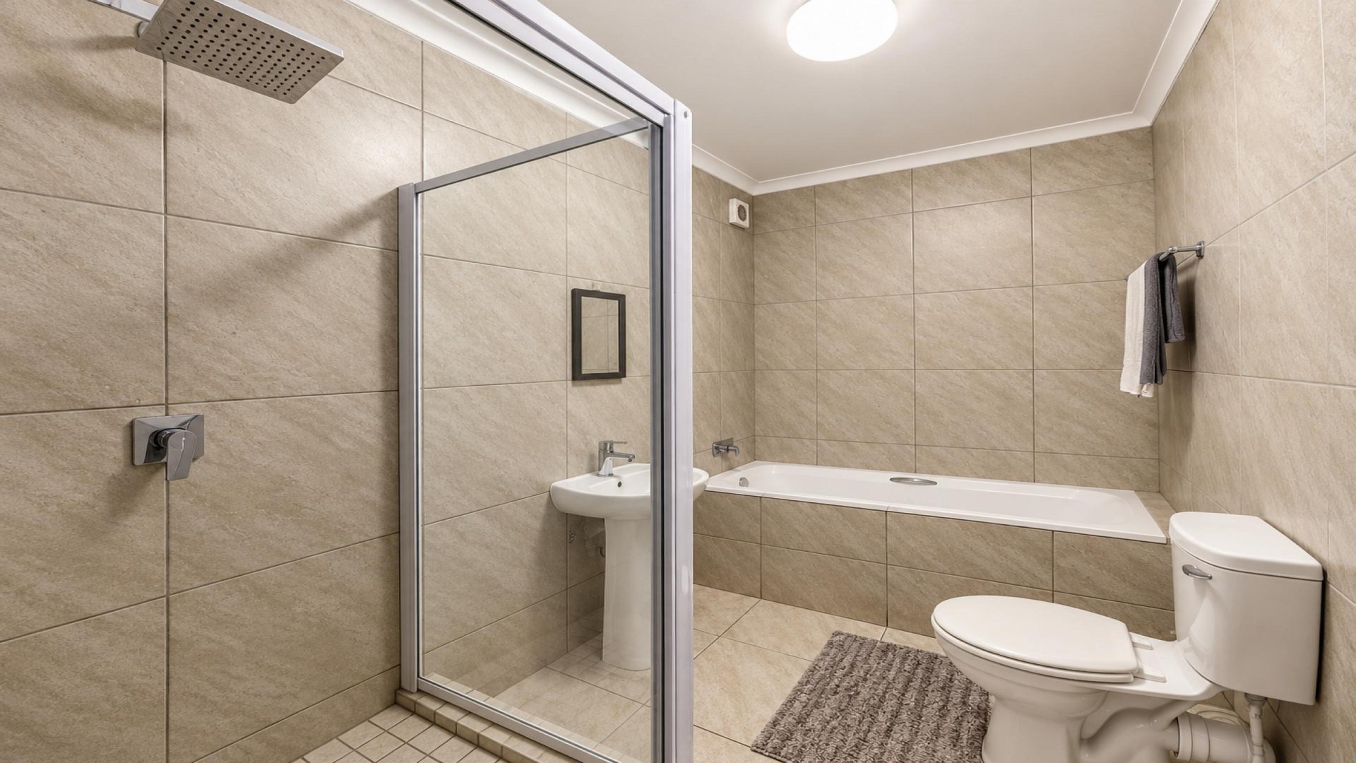 Bathroom 1 of property in Jansen Park