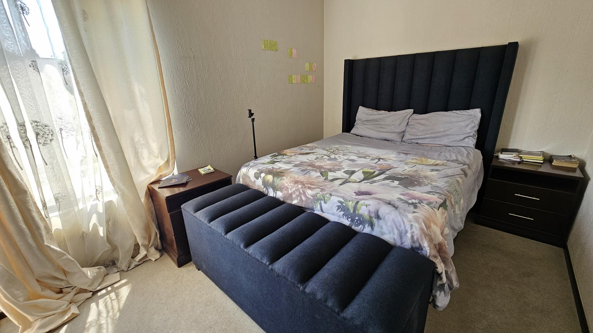 Bed Room 1 of property in Broadacres