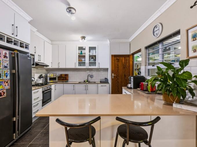 3 Bedroom Simplex for Sale For Sale in Amanzimtoti  - MR725062