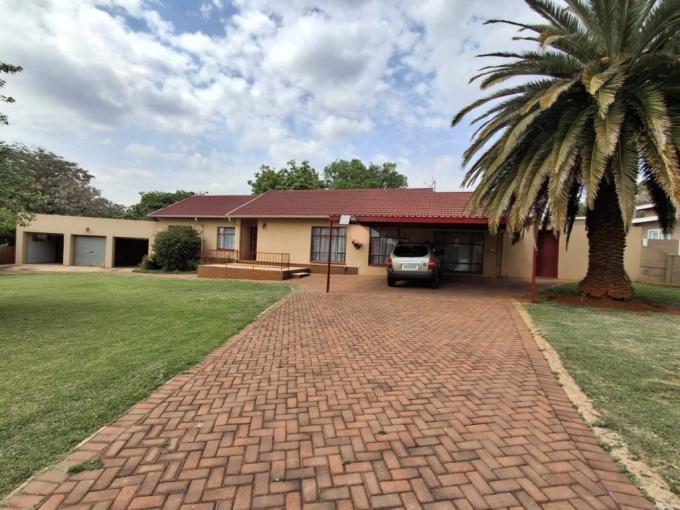 4 Bedroom House for Sale For Sale in Rensburg - MR725063