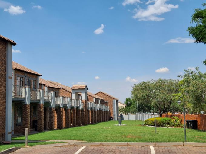 2 Bedroom Apartment for Sale For Sale in Mooikloof Ridge - MR725120