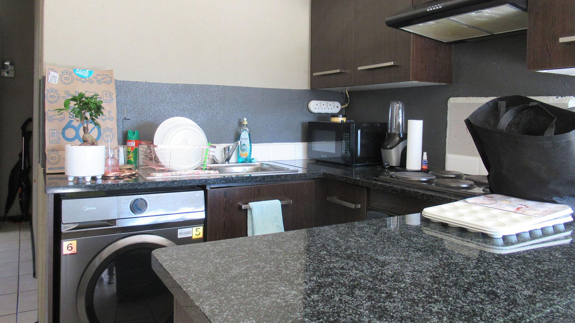 Kitchen - 5 square meters of property in Northgate (JHB)