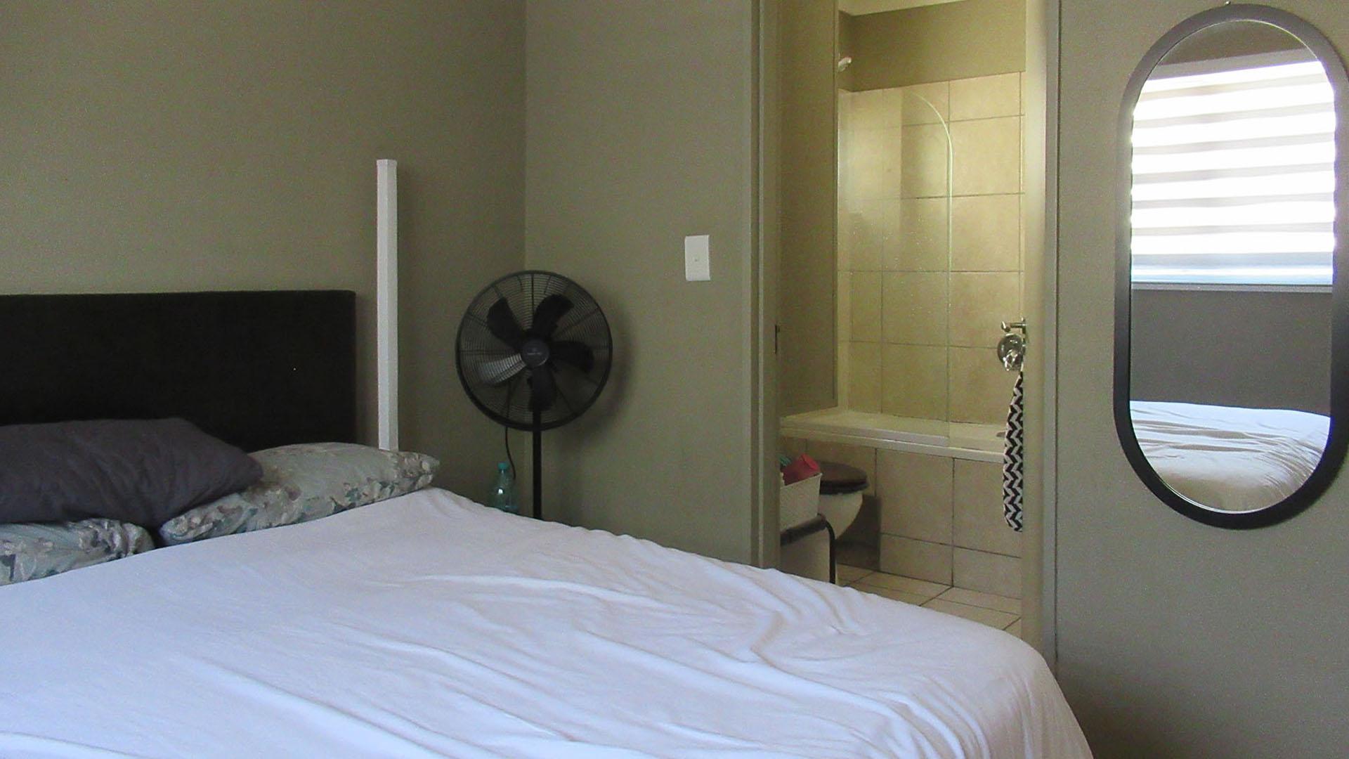 Bed Room 1 - 13 square meters of property in Northgate (JHB)