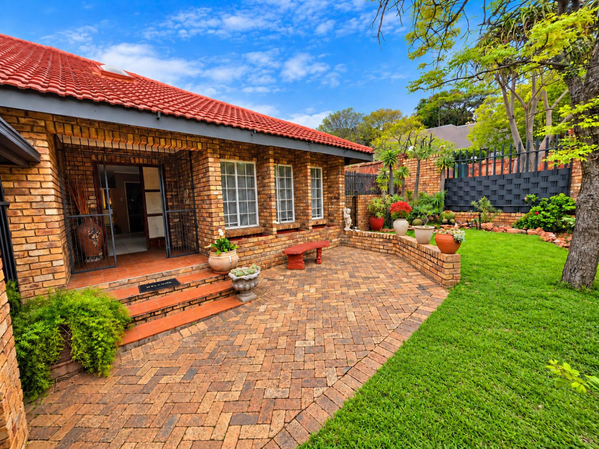  of property in Magalieskruin