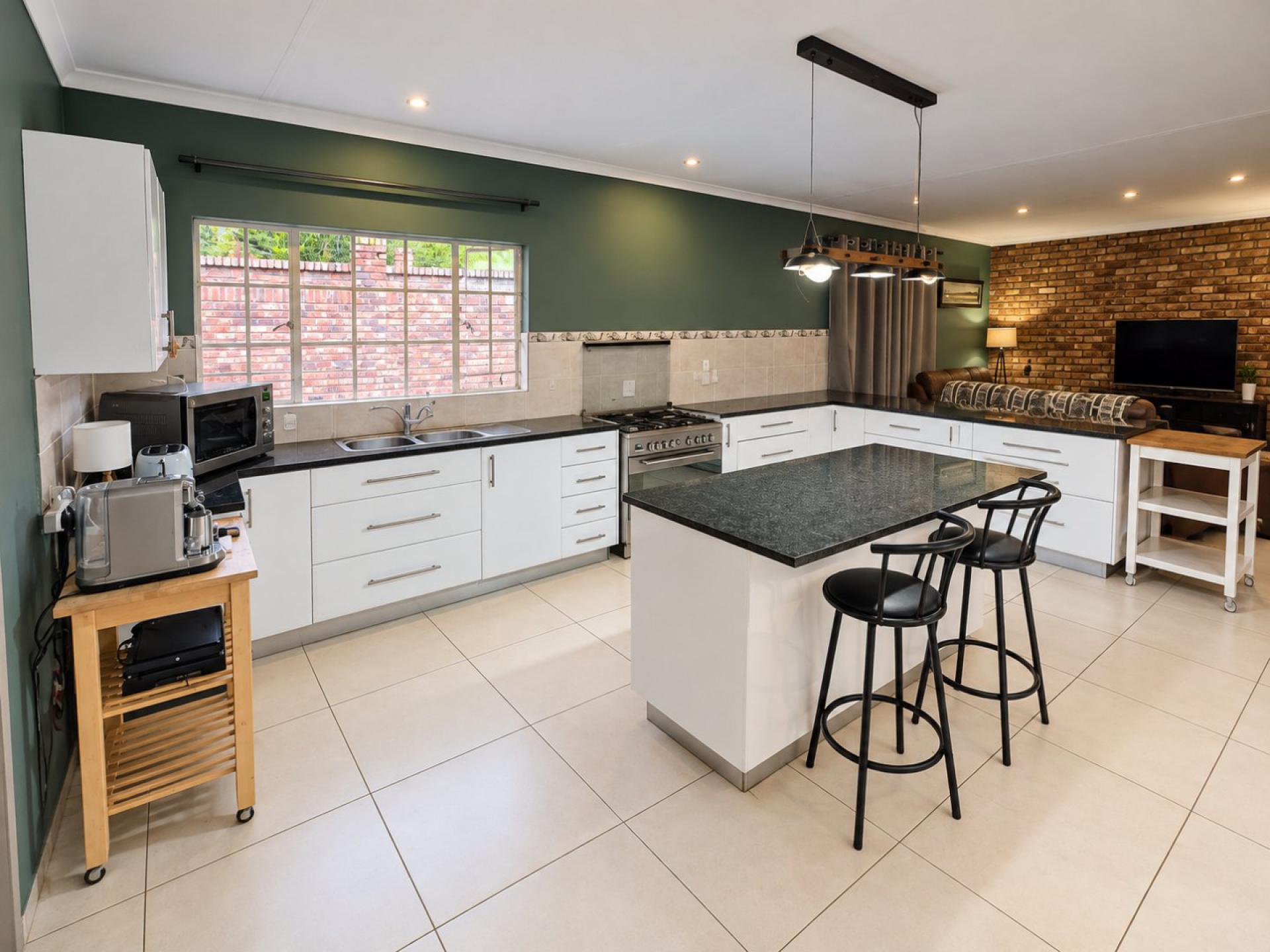  of property in Magalieskruin