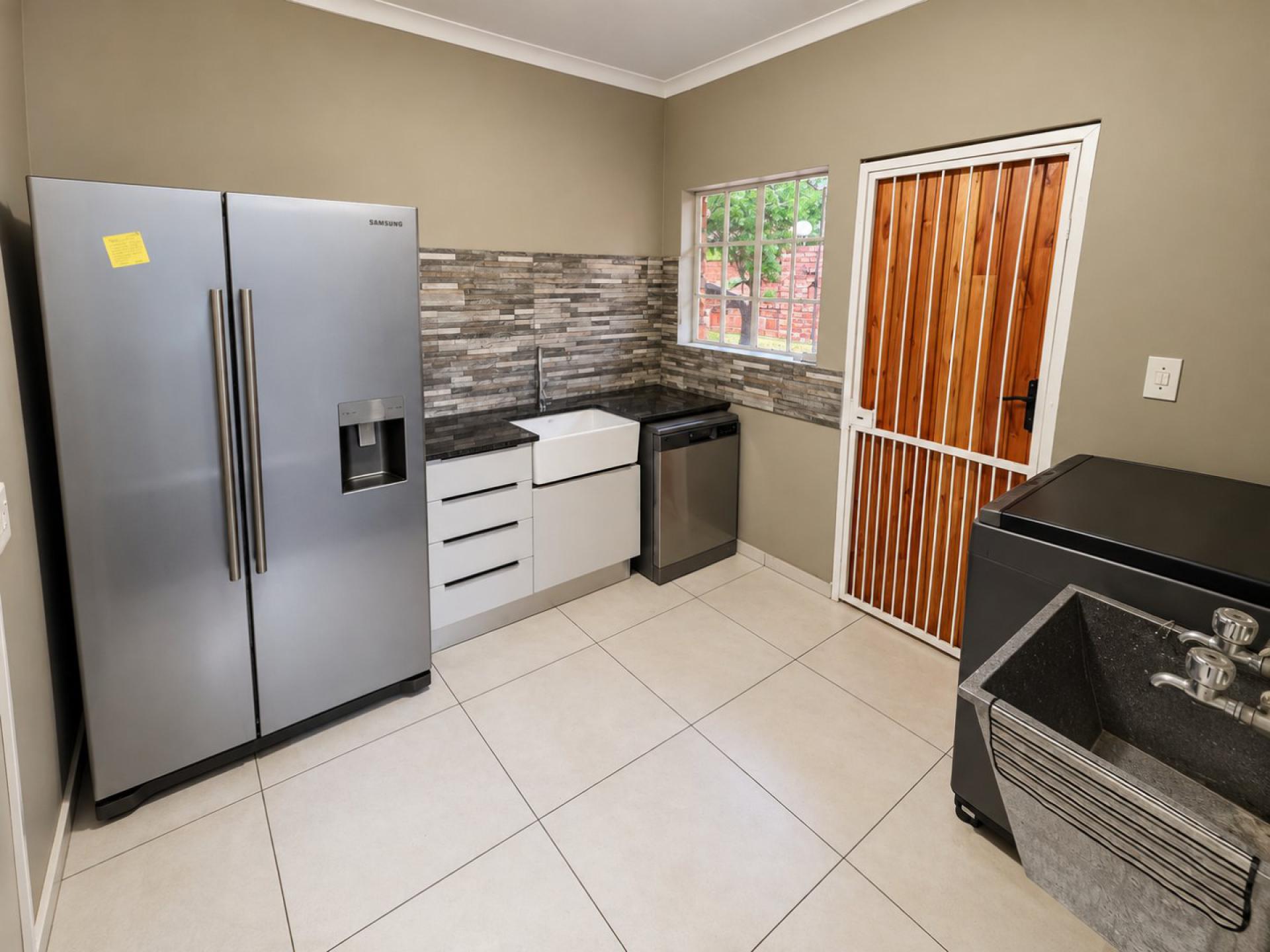  of property in Magalieskruin