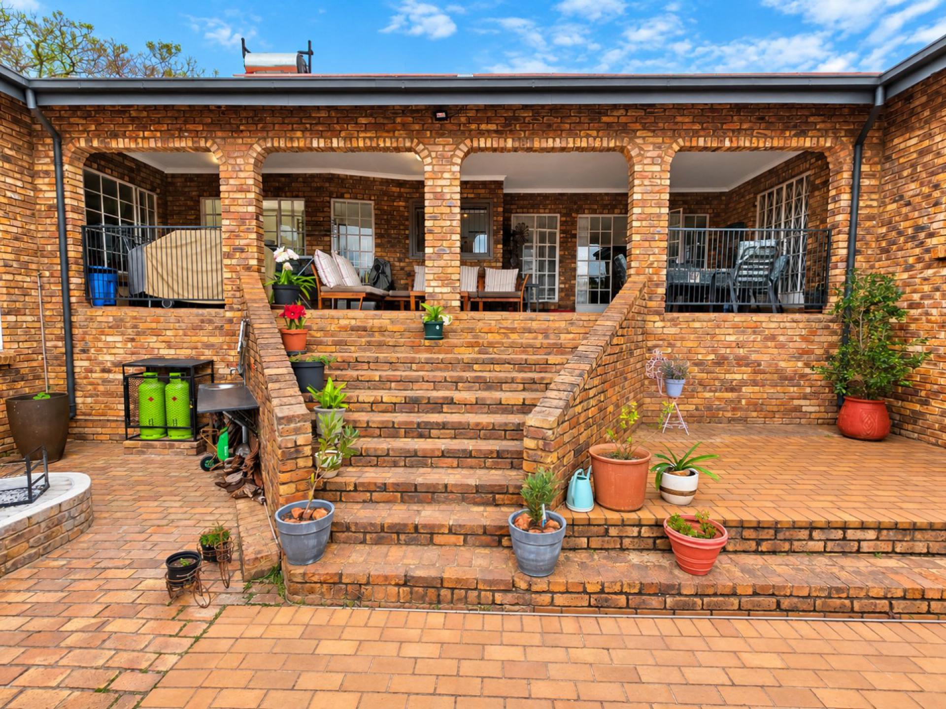  of property in Magalieskruin