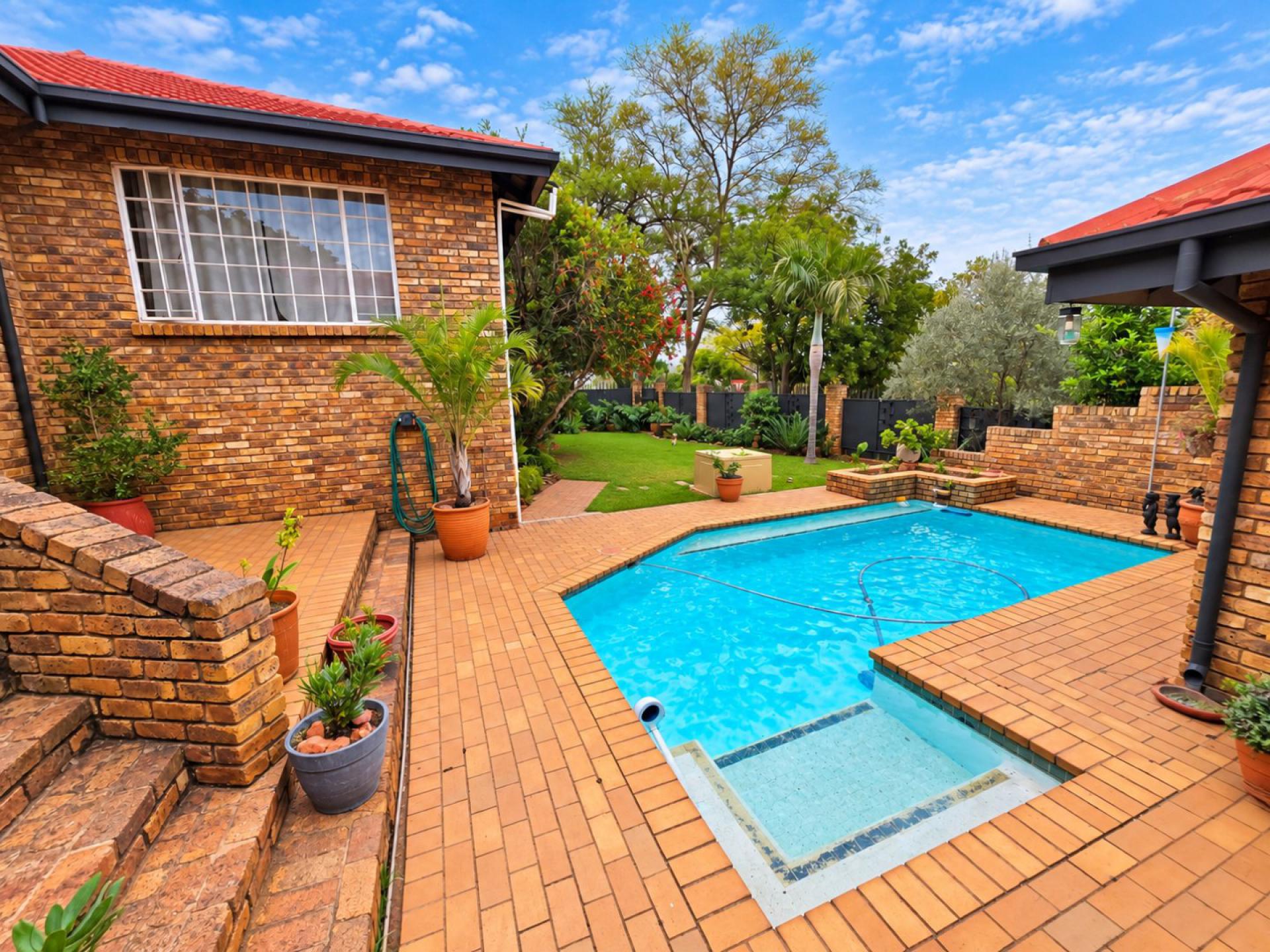  of property in Magalieskruin