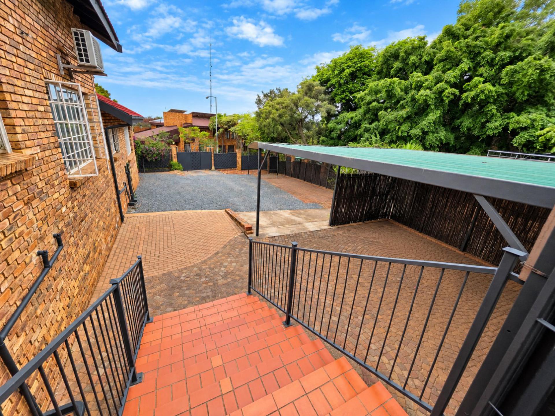  of property in Magalieskruin