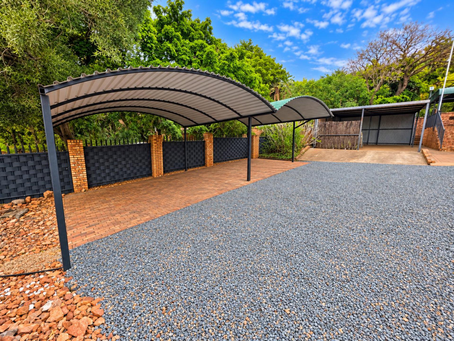  of property in Magalieskruin