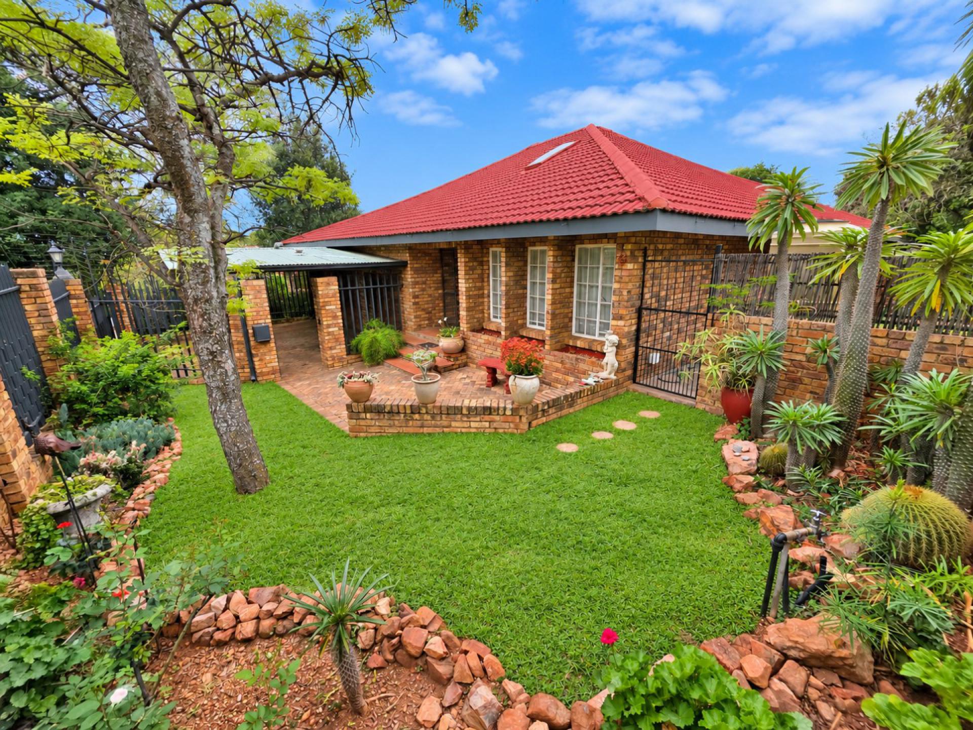  of property in Magalieskruin