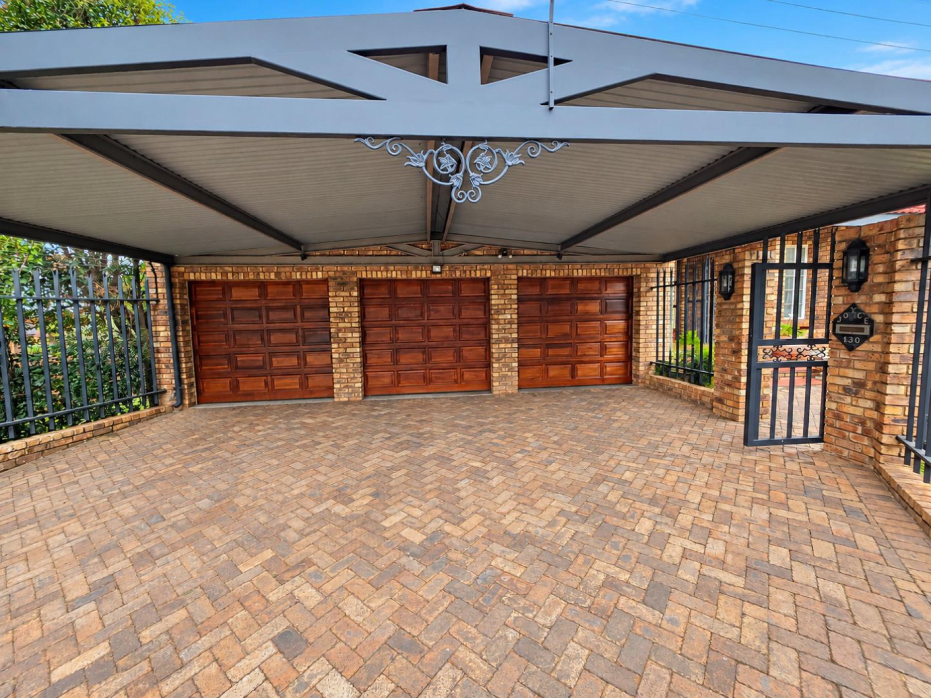  of property in Magalieskruin