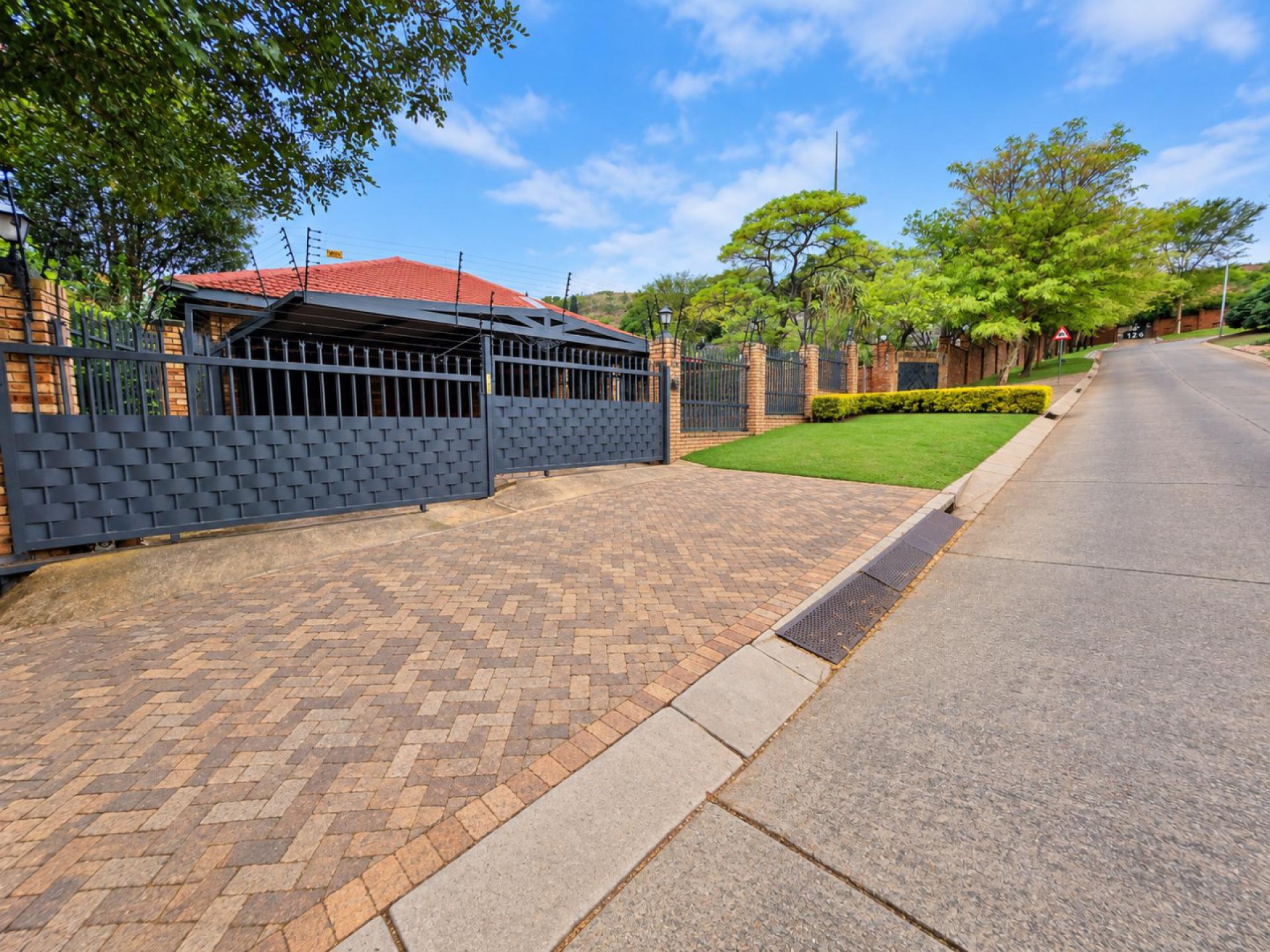  of property in Magalieskruin