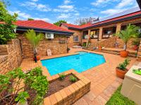  of property in Magalieskruin