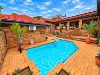  of property in Magalieskruin