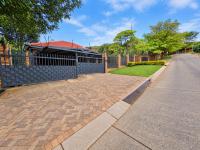  of property in Magalieskruin