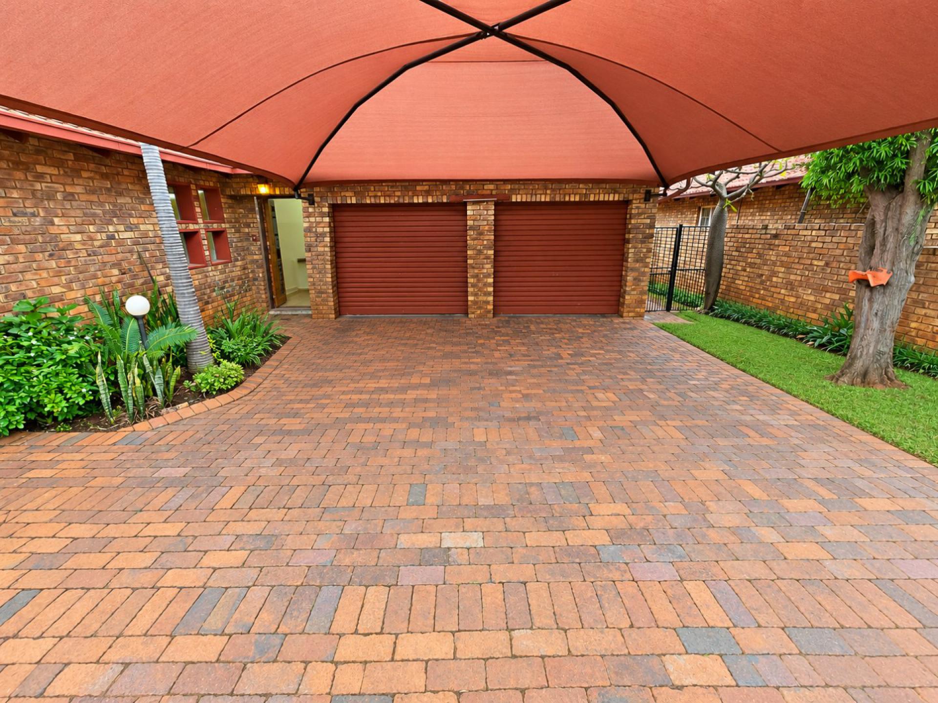 of property in Magalieskruin