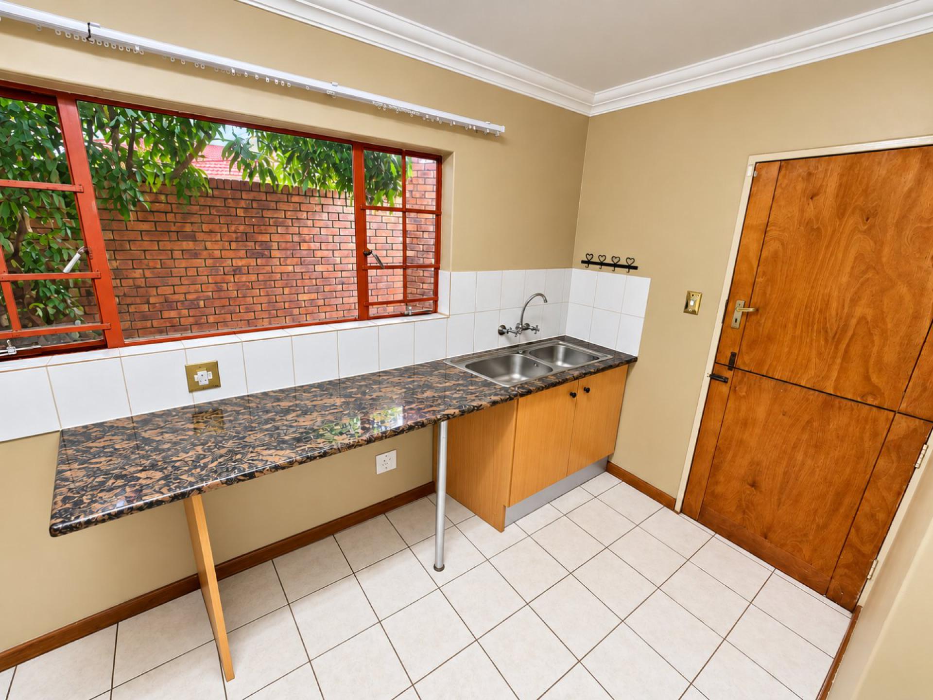  of property in Magalieskruin