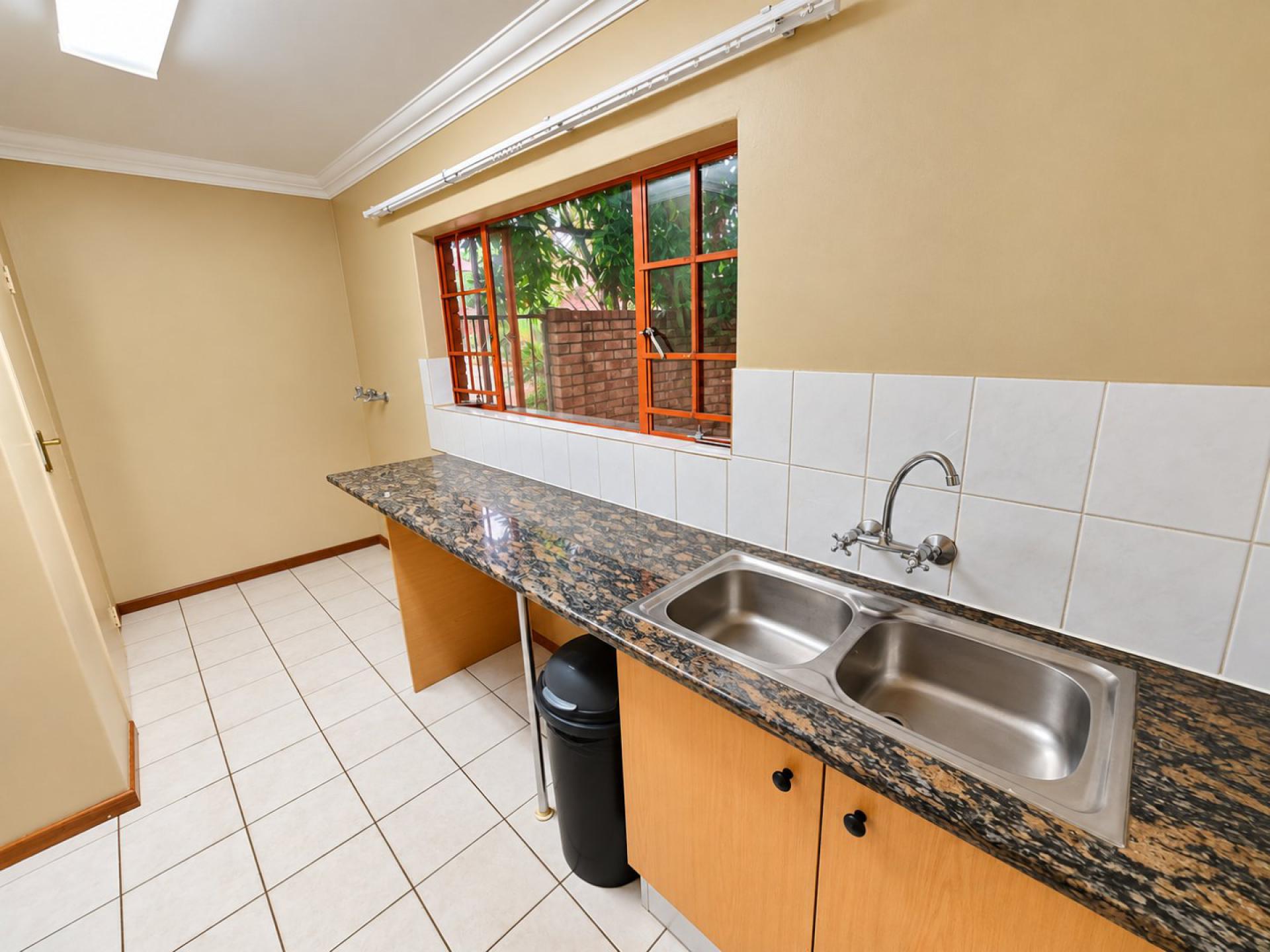  of property in Magalieskruin
