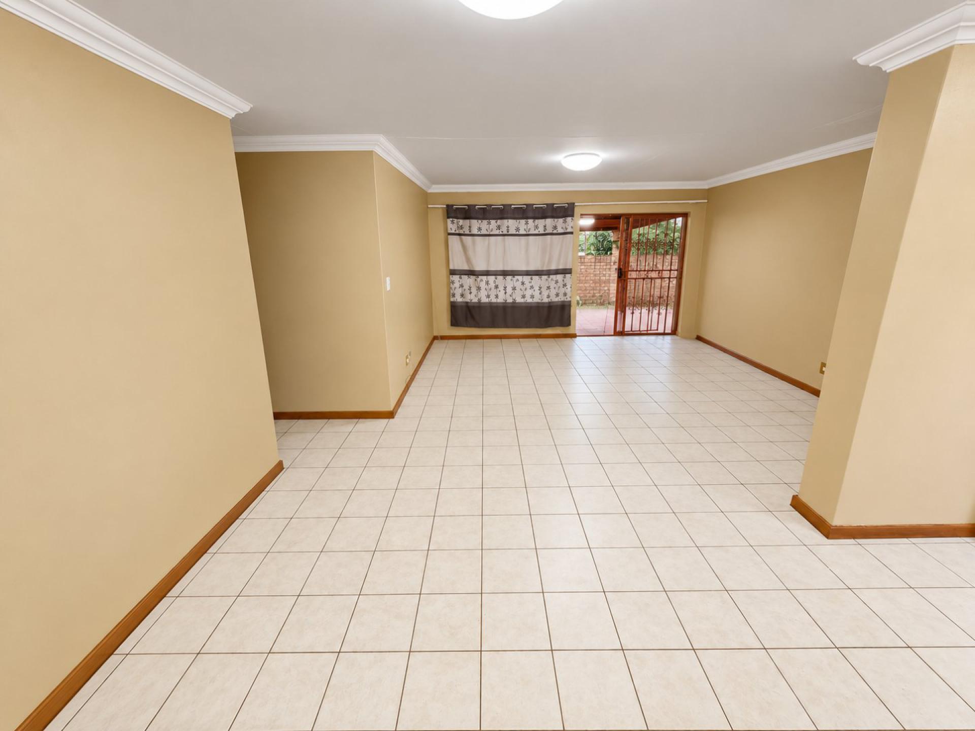  of property in Magalieskruin