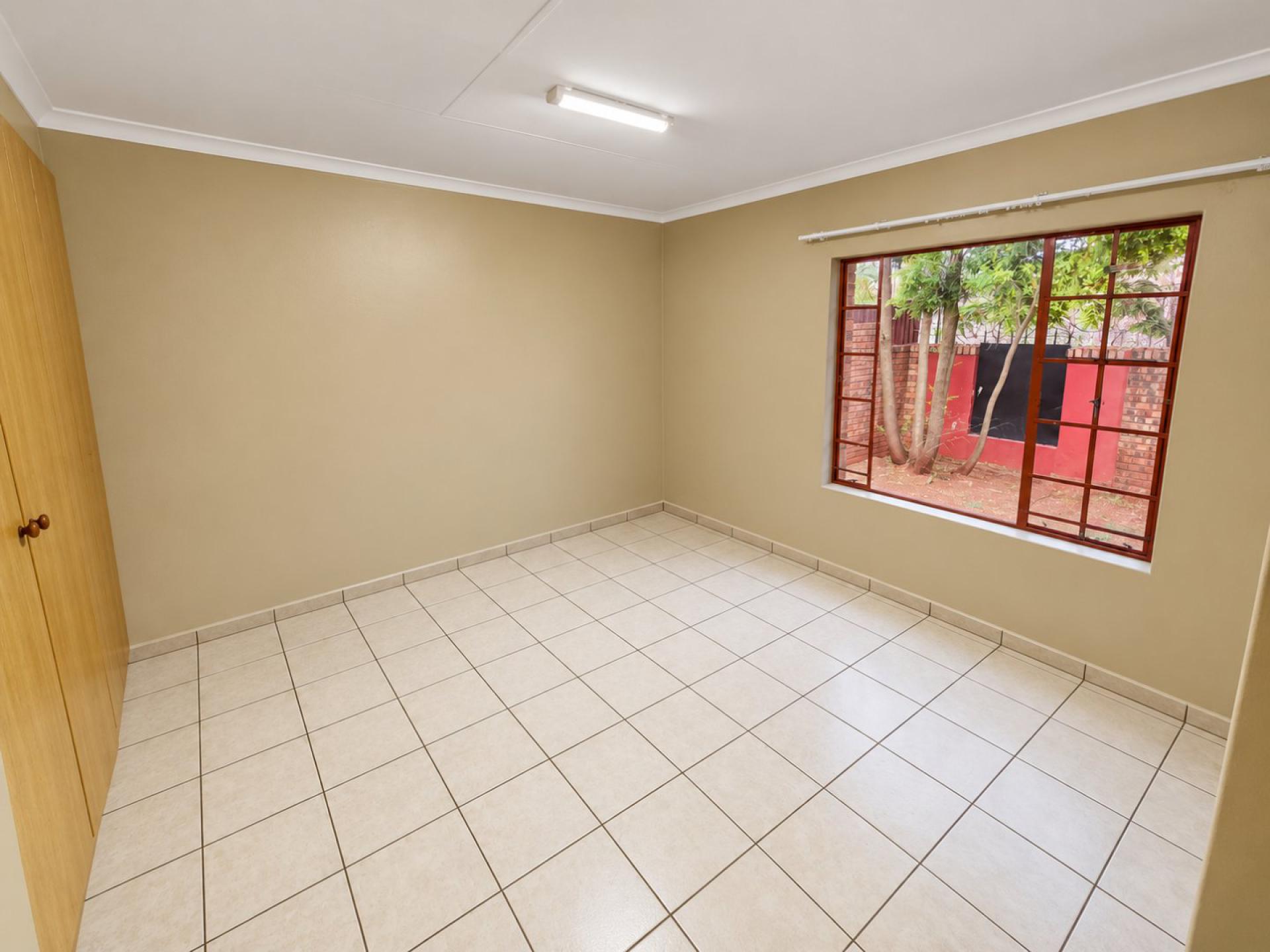  of property in Magalieskruin
